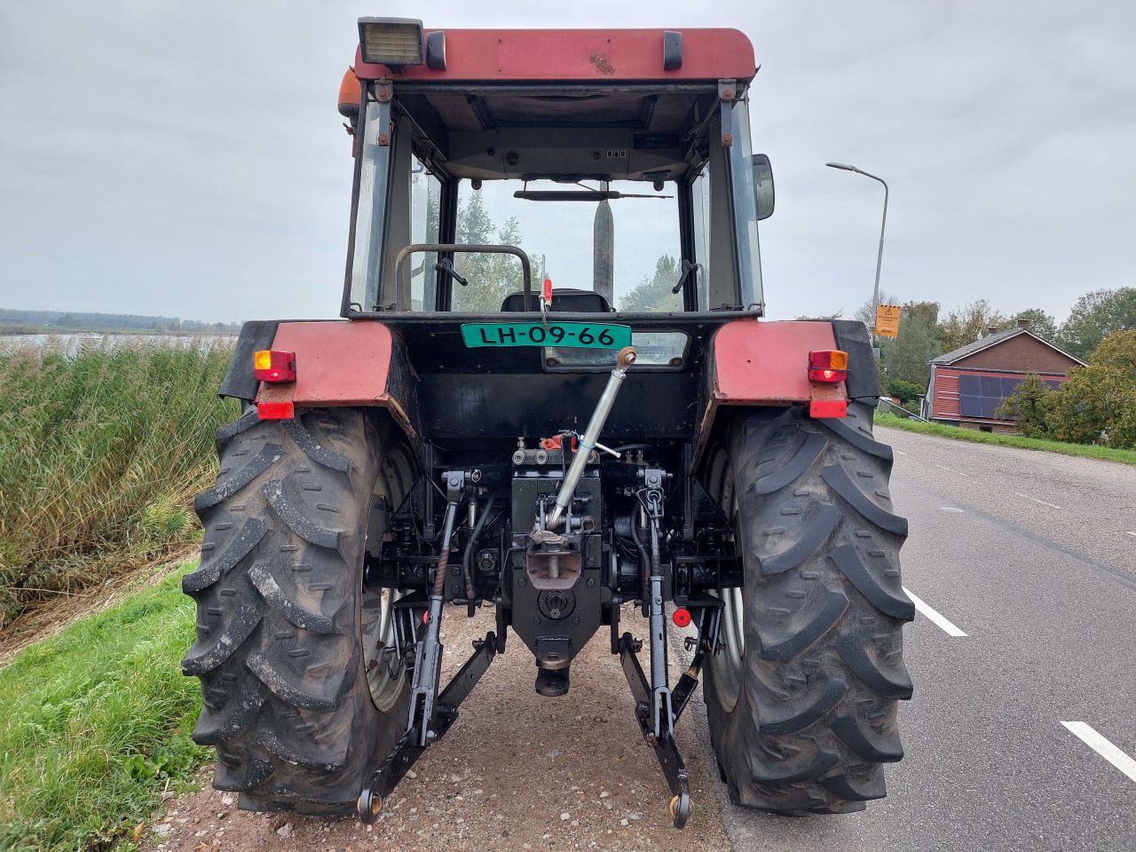 Case / International 833 A 4 WD