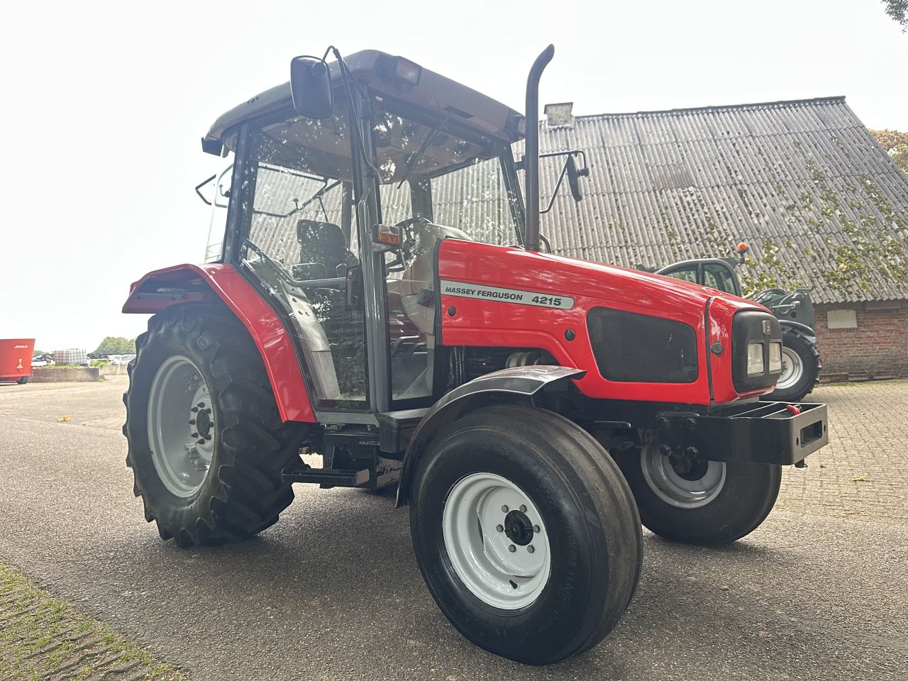 Massey Ferguson 4215 met maar 2482 uur!