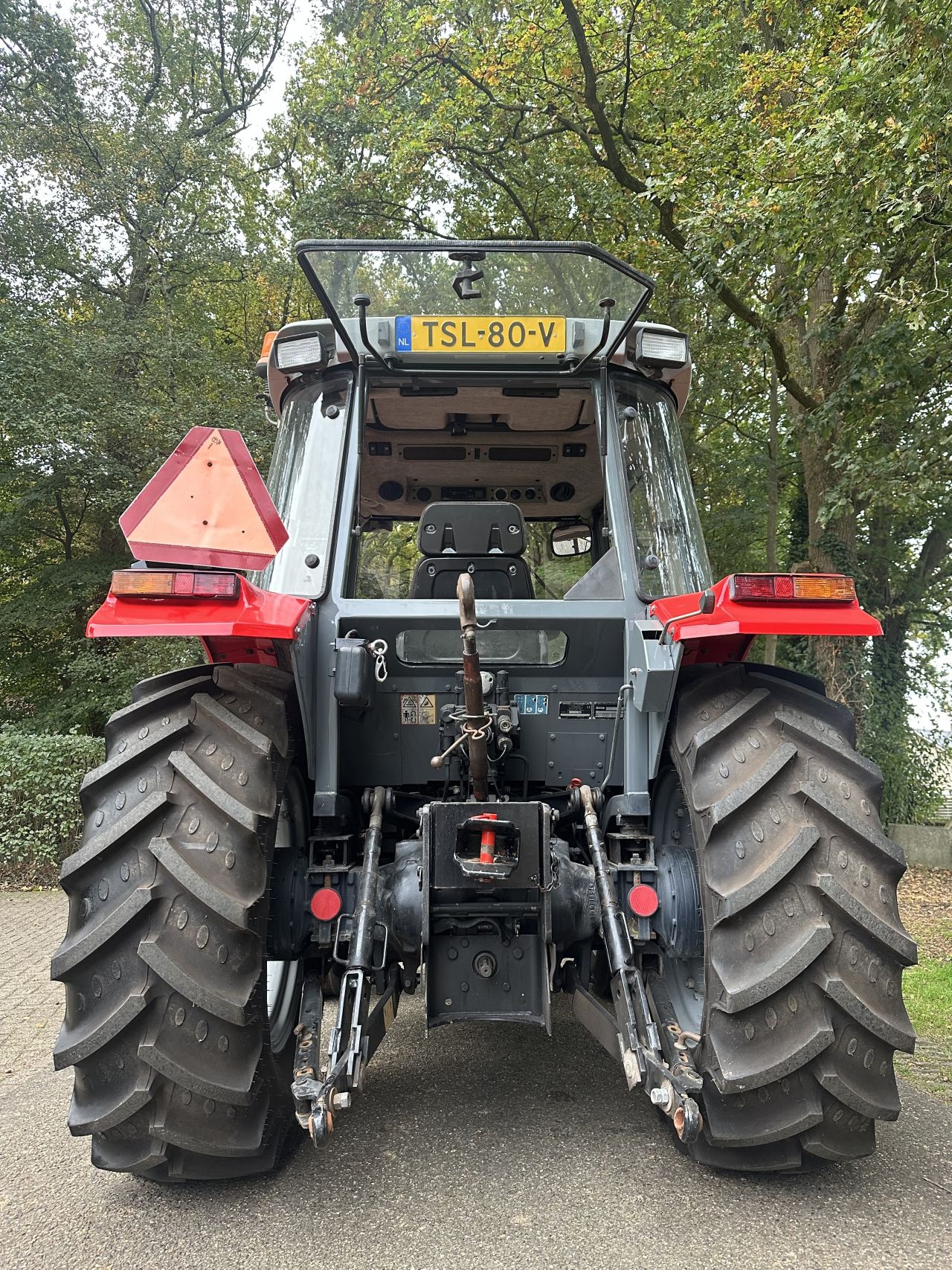 Massey Ferguson 4215 met maar 2482 uur!