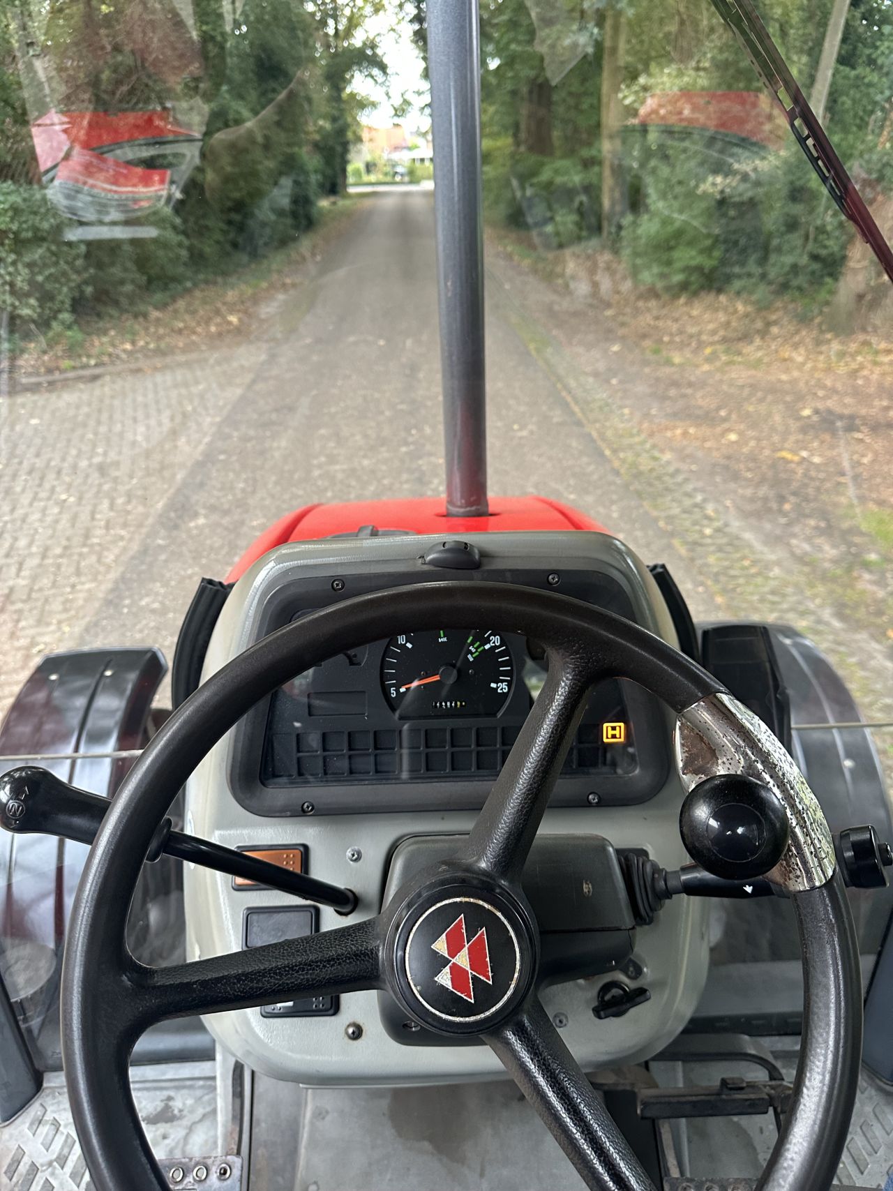 Massey Ferguson 4215 met maar 2482 uur!