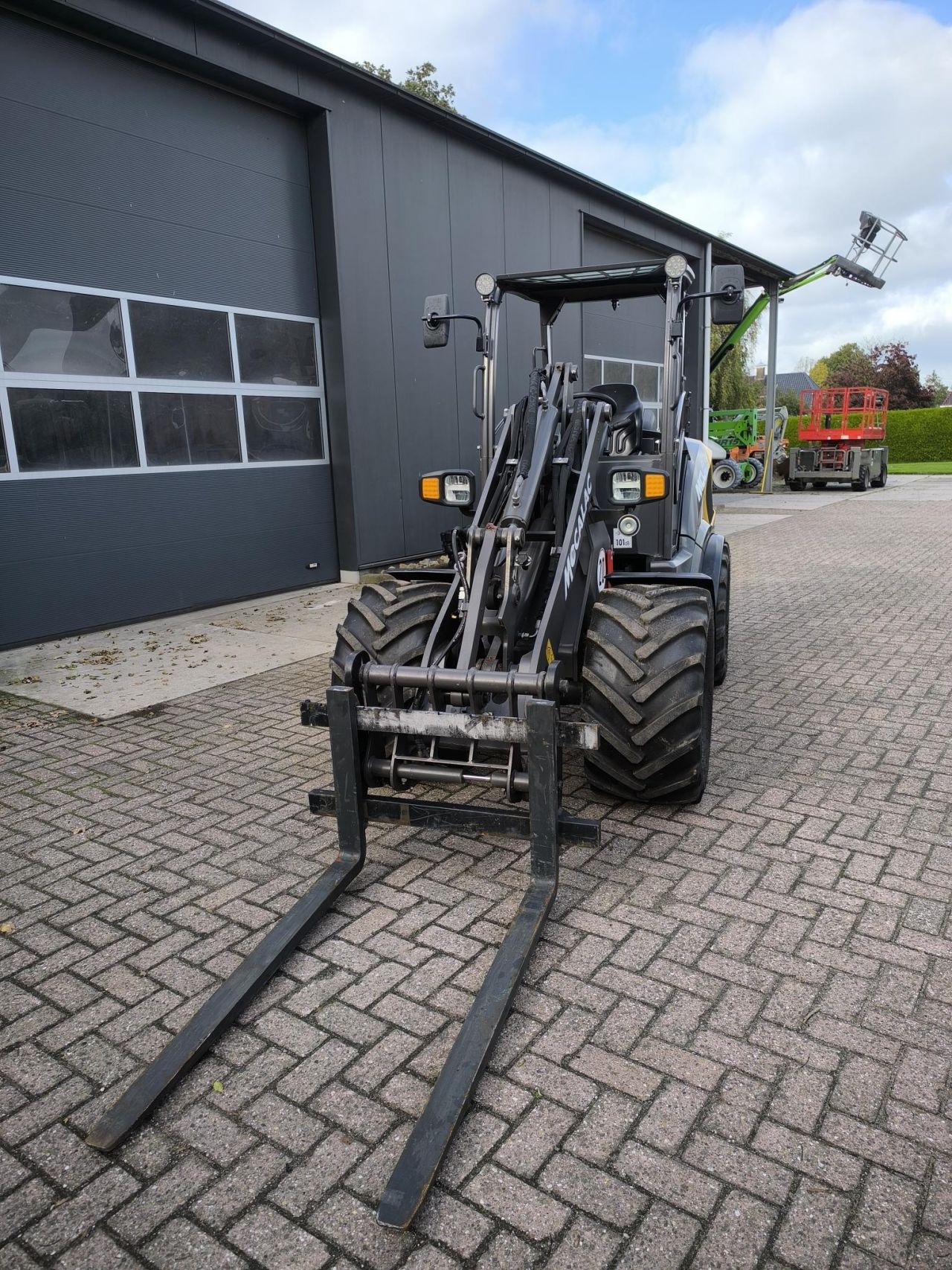MECALAC MCL8