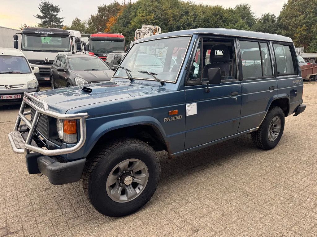 Mitsubishi Pajero **LONG CHASSIS-7SEATS-DIESEL**