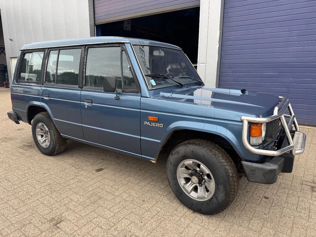 Mitsubishi Pajero **LONG CHASSIS-7SEATS-DIESEL**