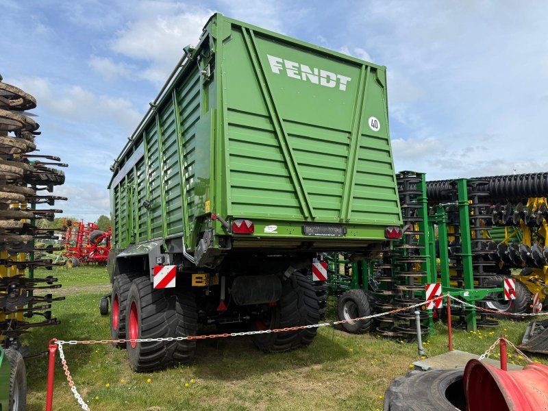 Fendt Tigo 75 XR mit 800/45 R26,5 Bereifung, Laderaumabdeckung und 3 D