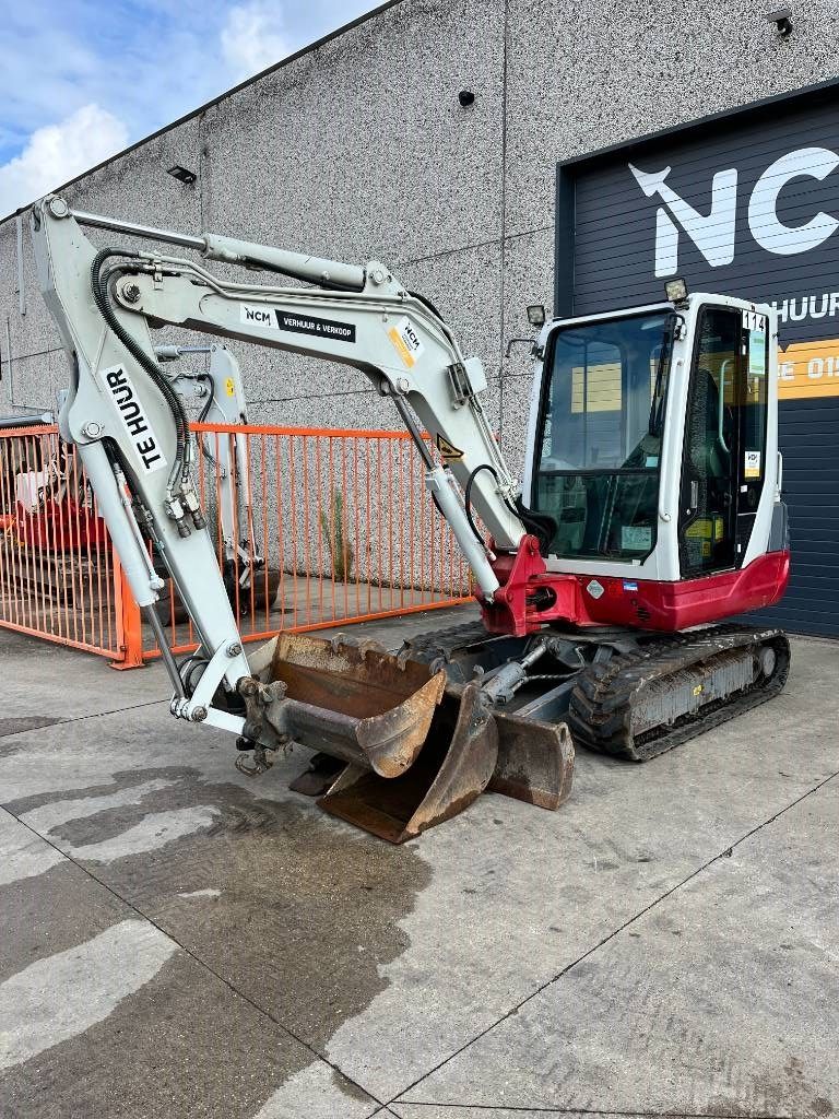 Takeuchi TB 235