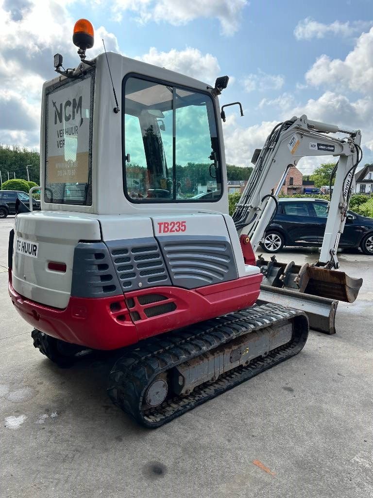 Takeuchi TB 235