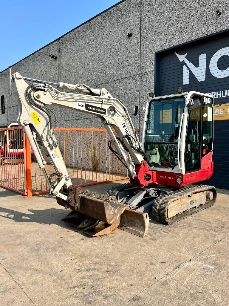 Takeuchi TB 235