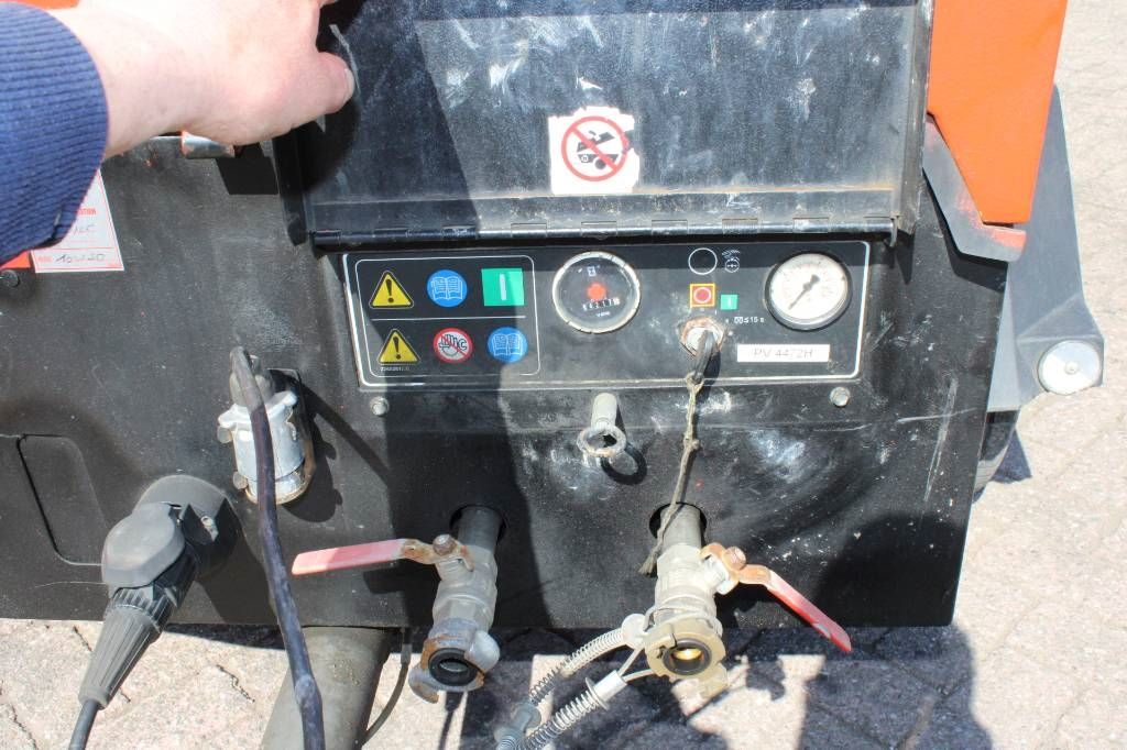 Doosan R1074F