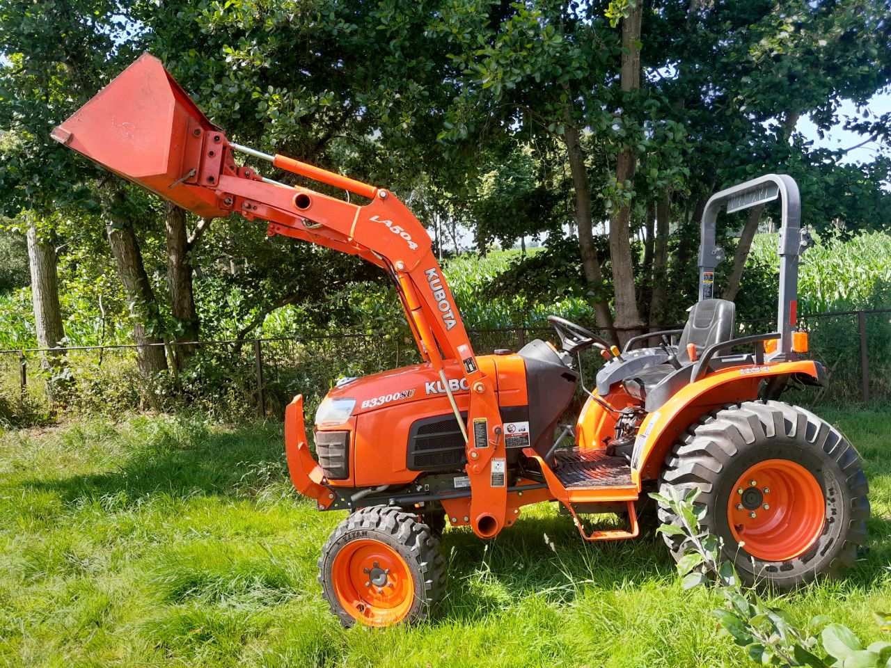 Kubota B3300