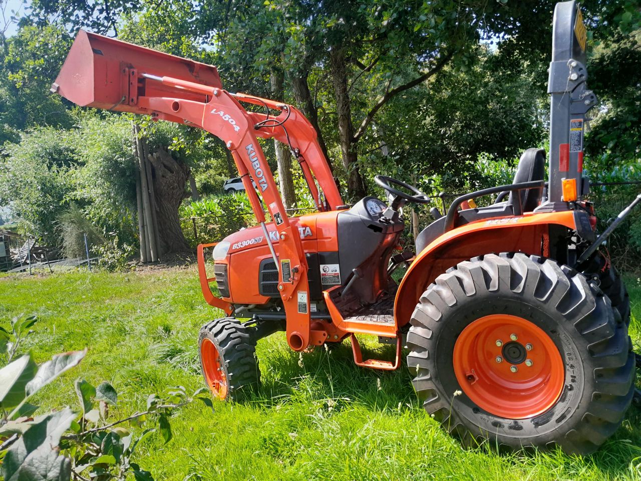 Kubota B3300