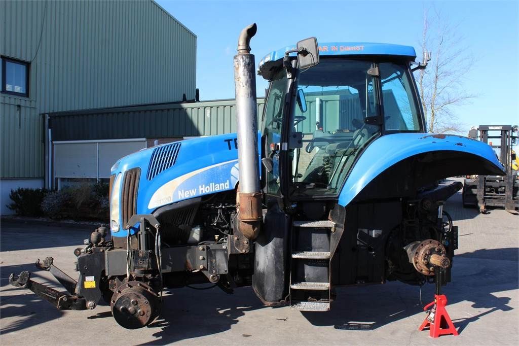 New Holland T8020