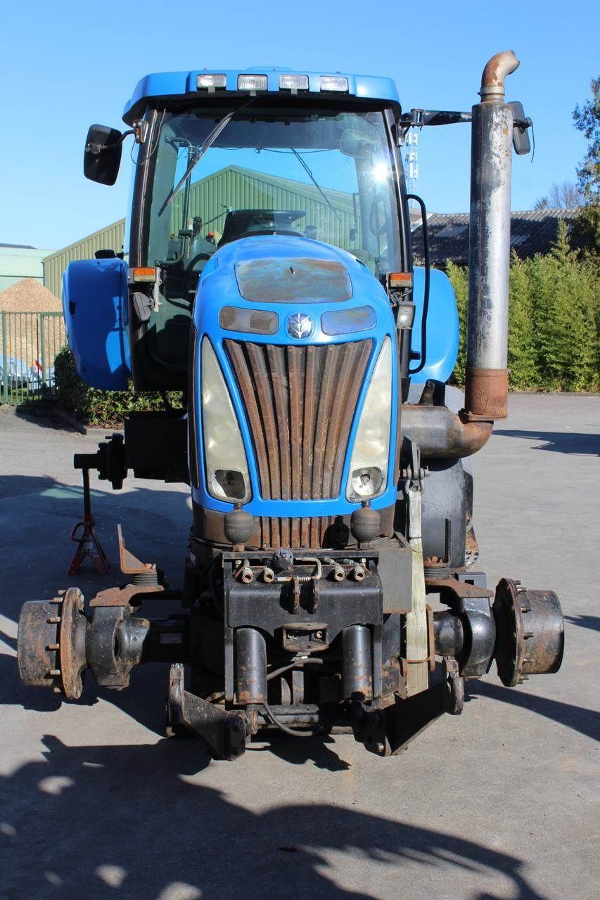 New Holland T8020