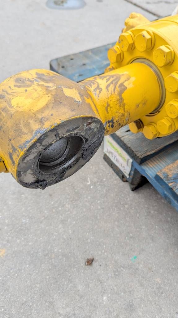 Komatsu PC210LC-10 / -11 - BUCKET CYLINDER - 707-E1-01300