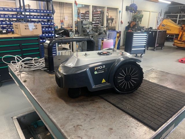 Wiper P70 robot maaier