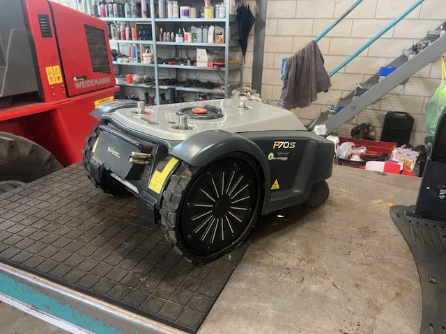 Wiper P70 robot maaier