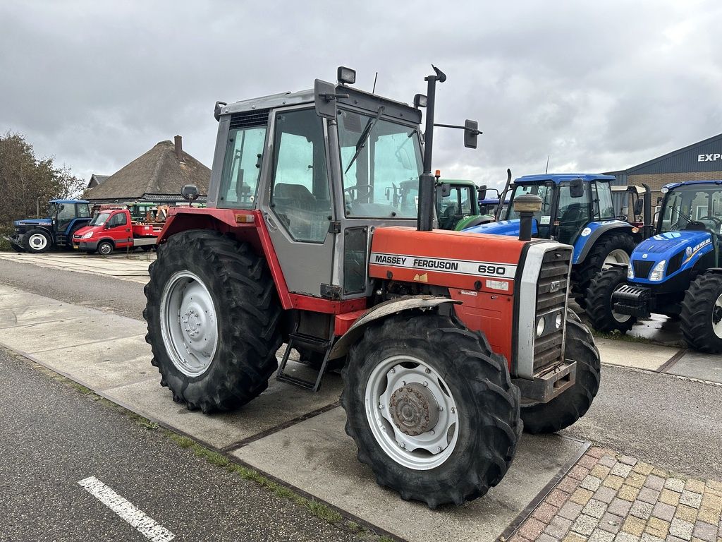 Massey-Ferguson 690