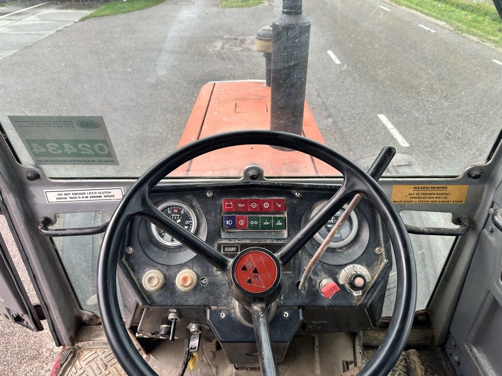 Massey-Ferguson 690