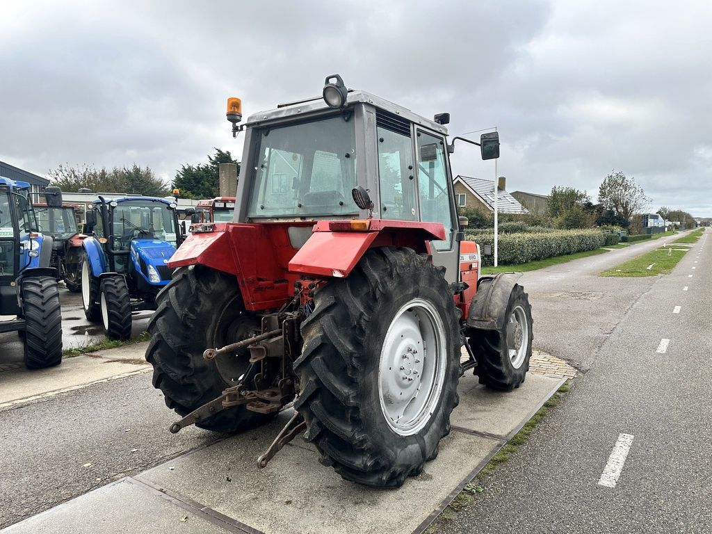 Massey-Ferguson 690