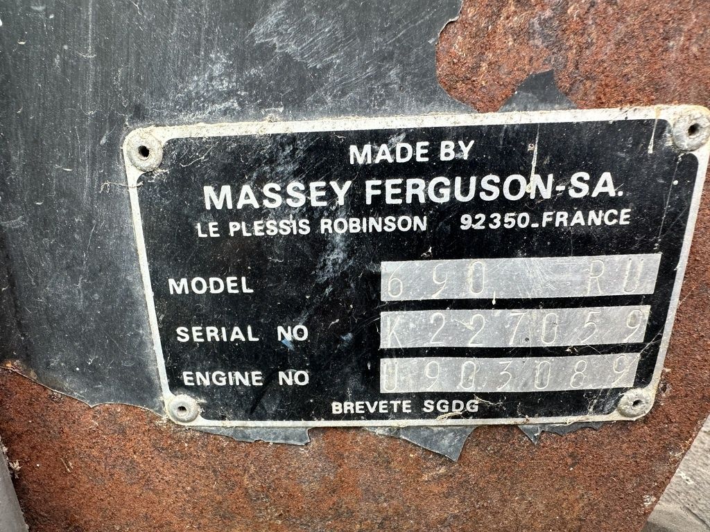 Massey-Ferguson 690