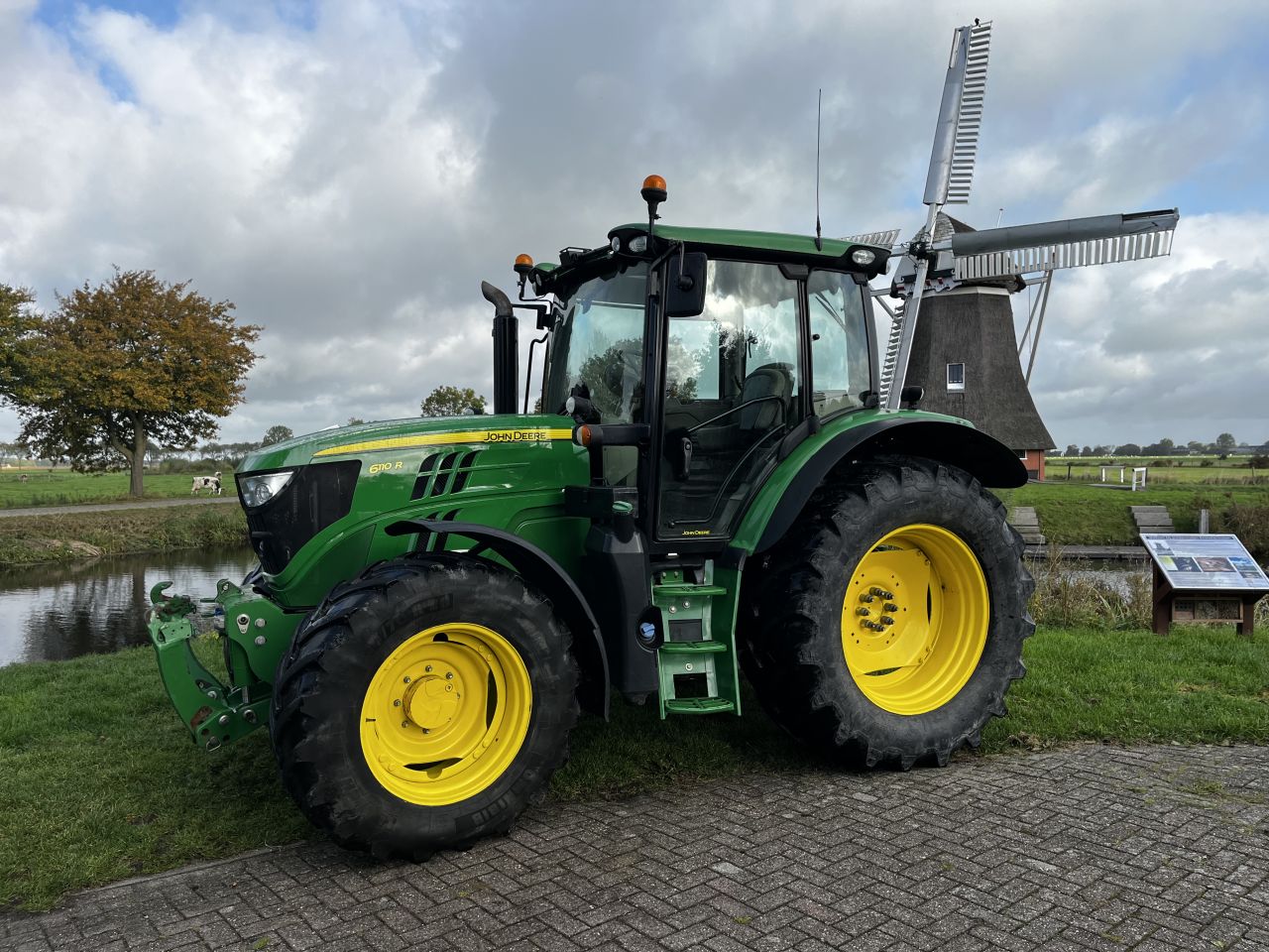 John Deere 6110R Auto power Fronthef frontaftakas