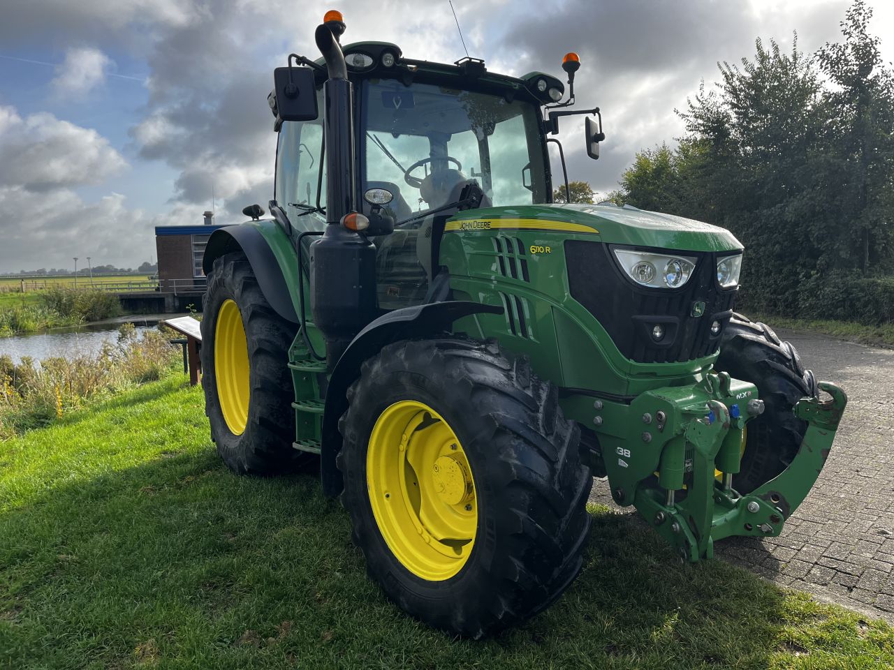 John Deere 6110R Auto power Fronthef frontaftakas