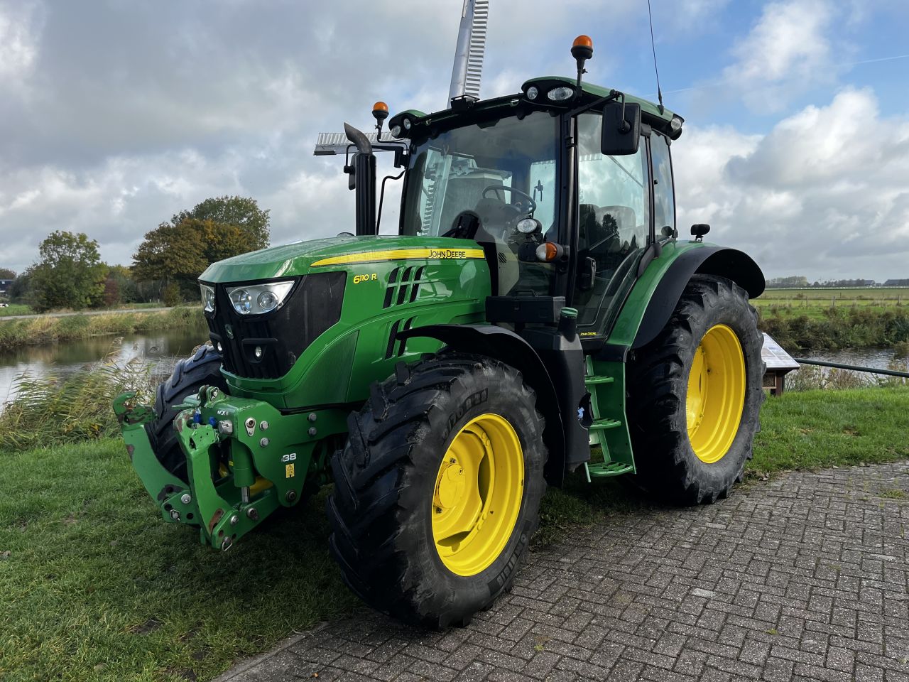 John Deere 6110R Auto power Fronthef frontaftakas