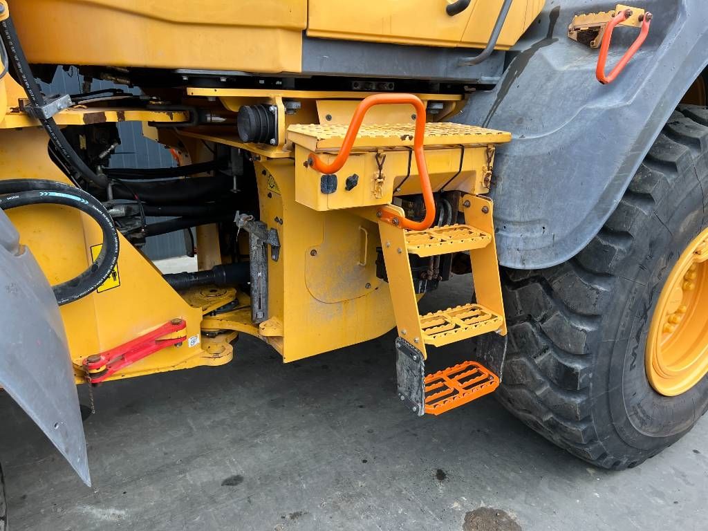 Volvo L120H - 3rd Valve - Weight System