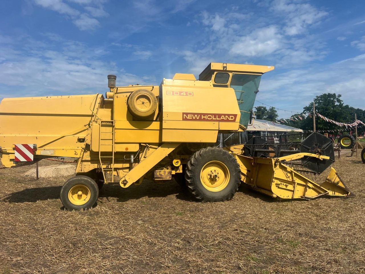 NEW HOLLAND 8040 harvester with mower 3,6 m