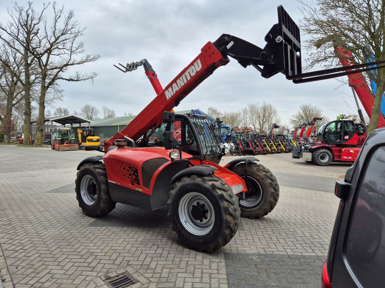 MANITOU MT732 easy telescopic with lifting height up to 7 m