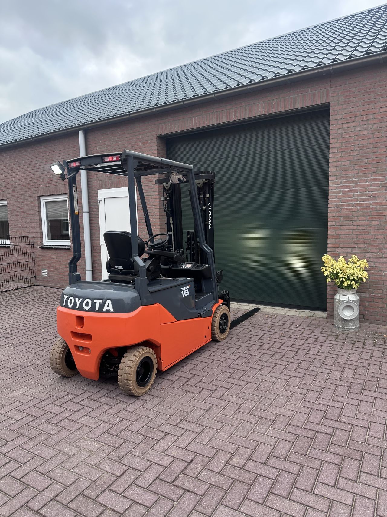 Toyota 8FBM16T triplo 2019 2100 uur elektrische heftruck inrij