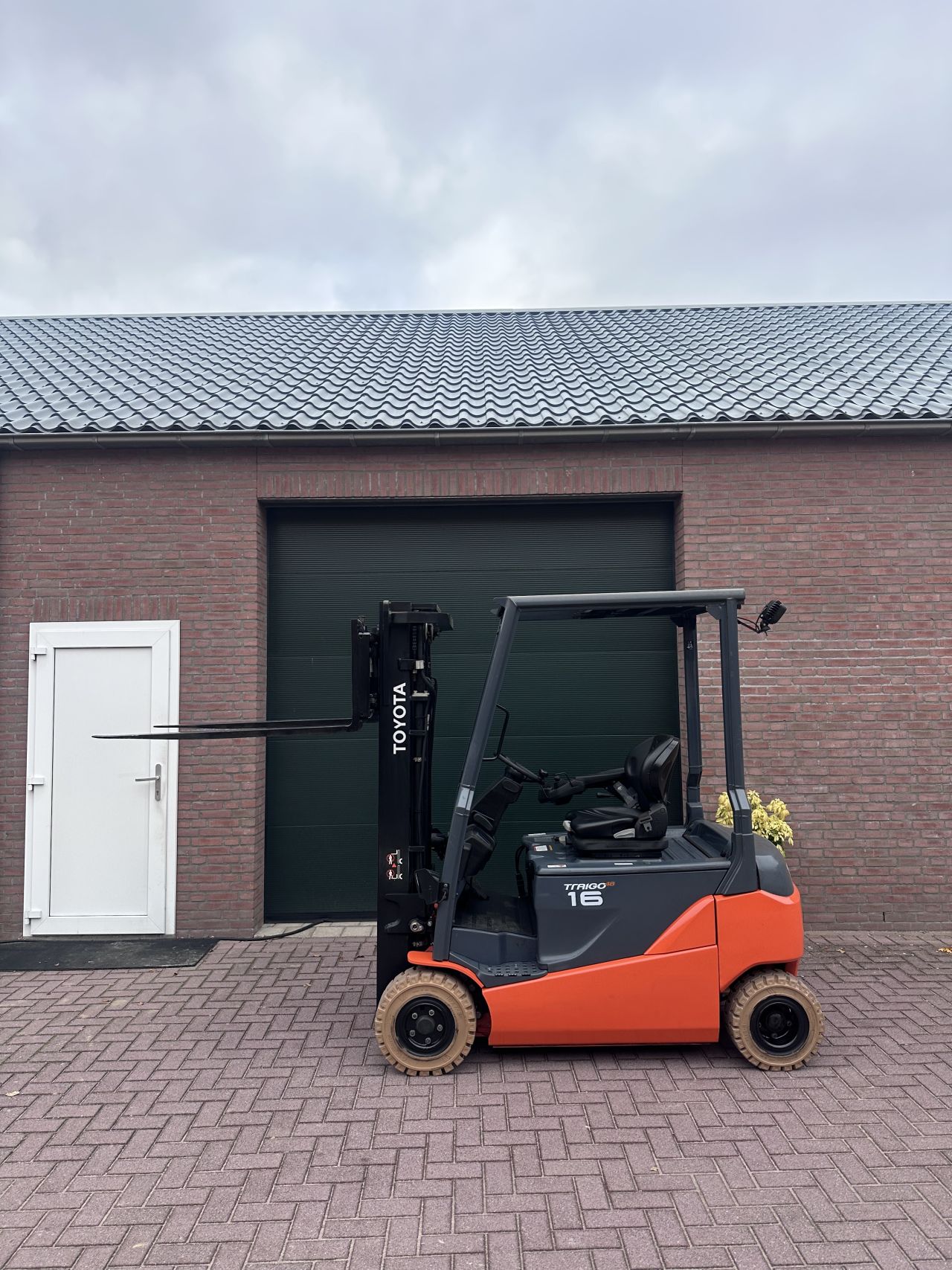 Toyota 8FBM16T triplo 2019 2100 uur elektrische heftruck inrij