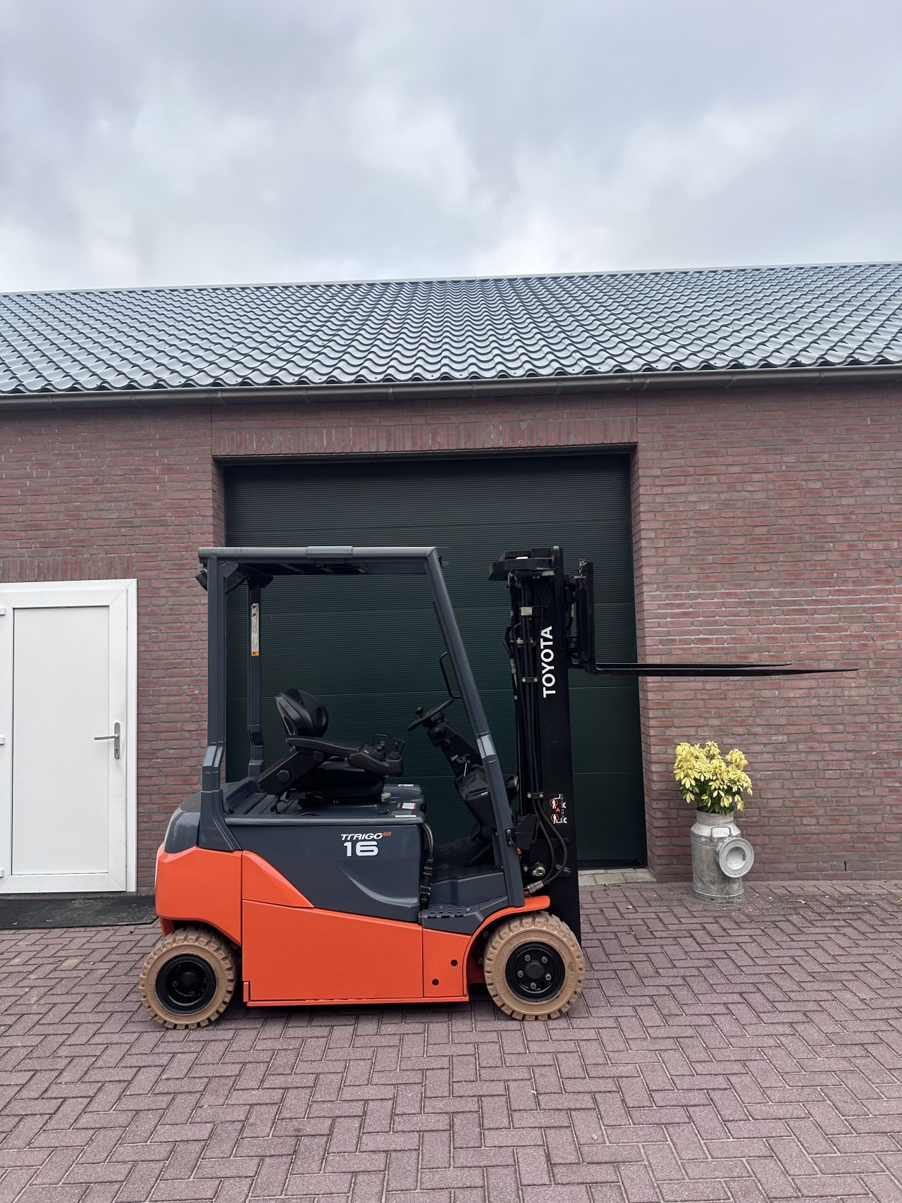 Toyota 8FBM16T triplo 2019 2100 uur elektrische heftruck inrij