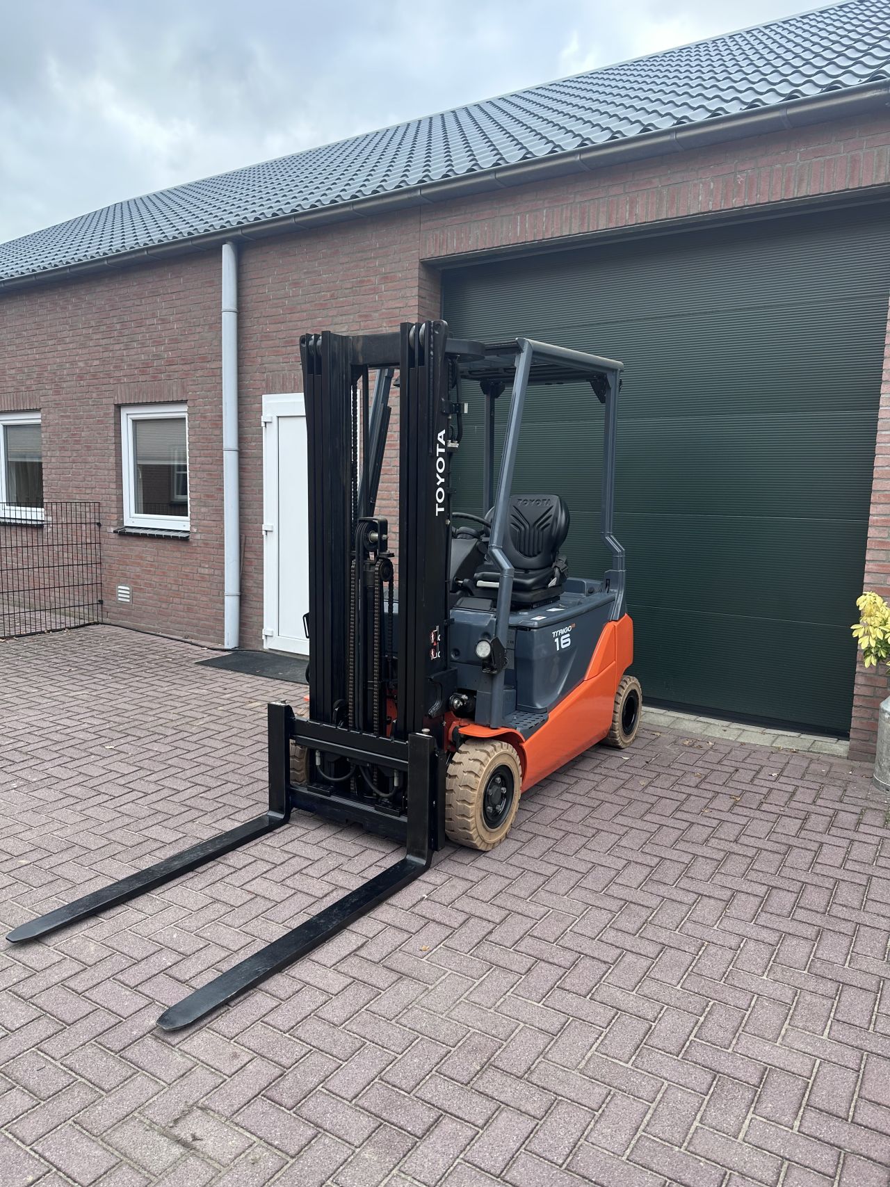 Toyota 8FBM16T triplo 2019 2100 uur elektrische heftruck inrij