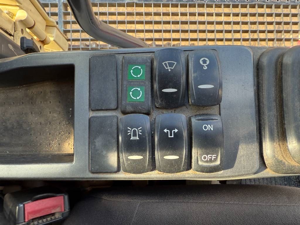 Doosan DX300LC-5 Hybrid - Bom Proof Cabin / Top Condition