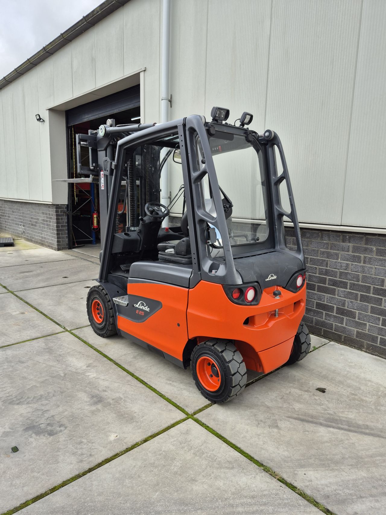 Linde E25-01 bj 2021 triplex sideshift 4.760 mm 3230 uur.