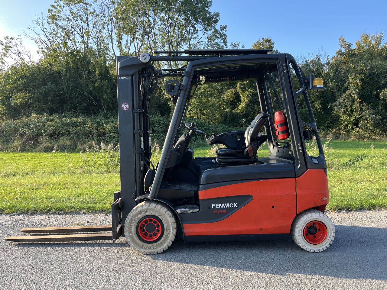 Linde E25L-01 elektrische heftruck triplo 2883 uur!