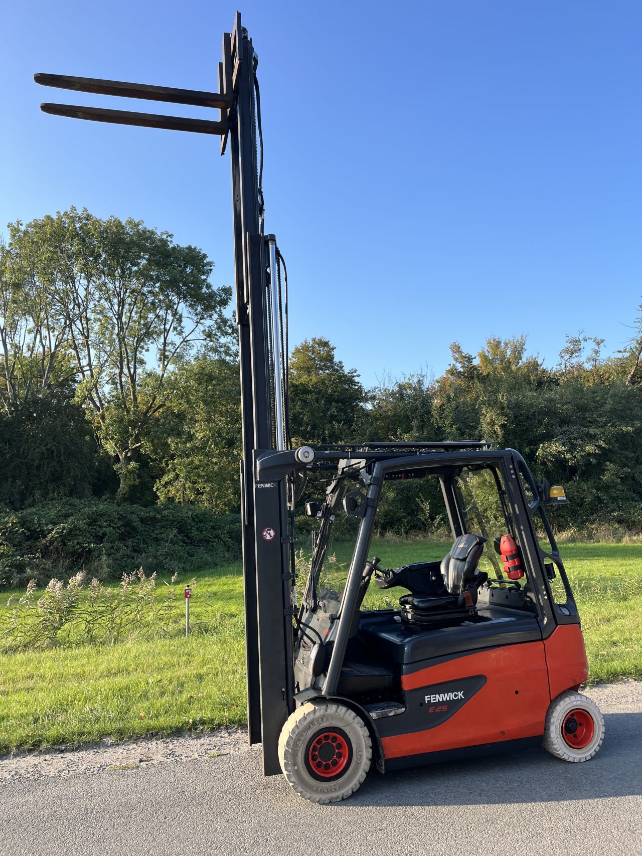 Linde E25L-01 elektrische heftruck triplo 2883 uur!