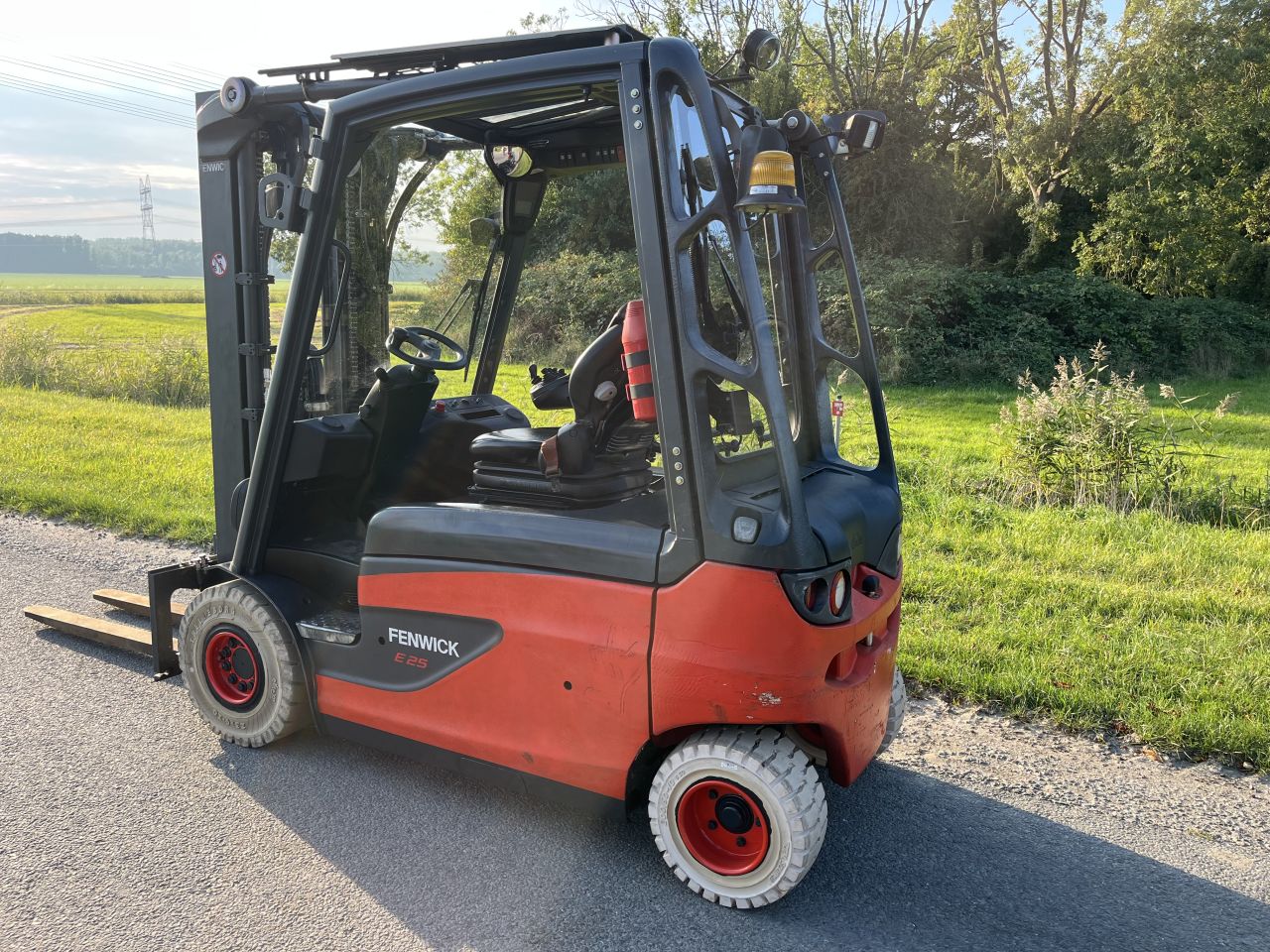 Linde E25L-01 elektrische heftruck triplo 2883 uur!