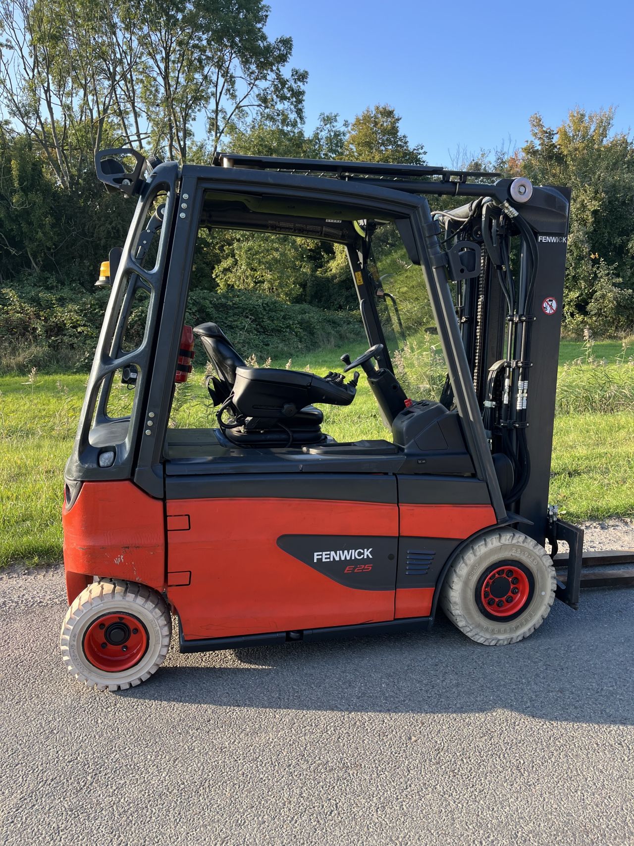 Linde E25L-01 elektrische heftruck triplo 2883 uur!