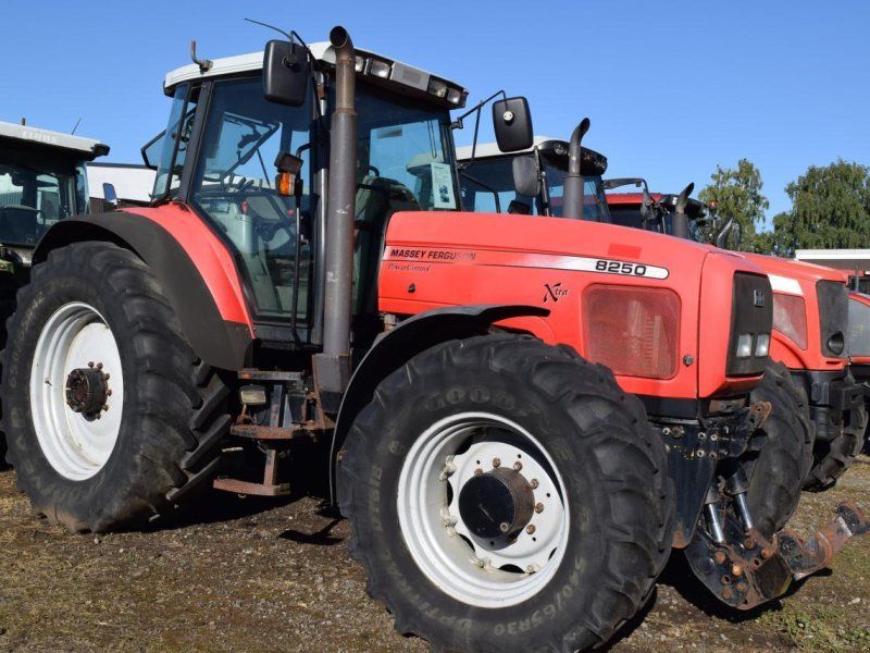 Massey Ferguson 8250
