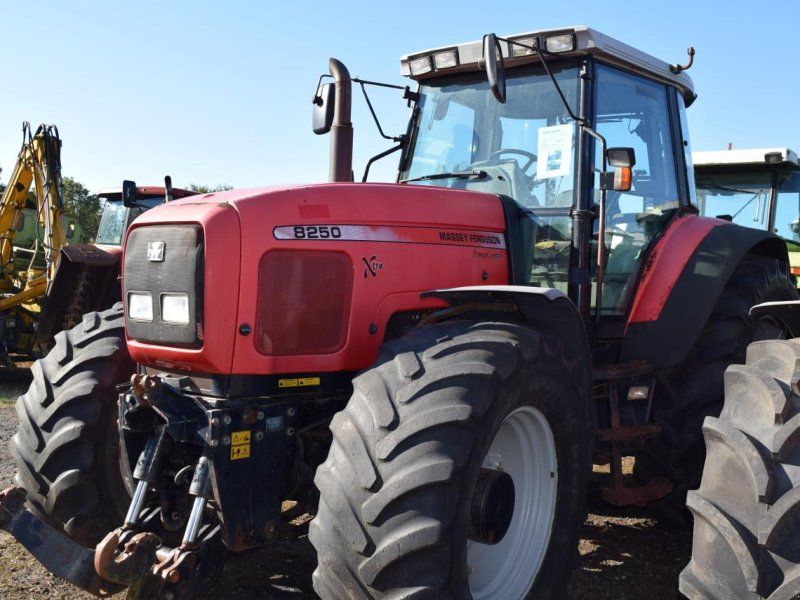 Massey Ferguson 8250