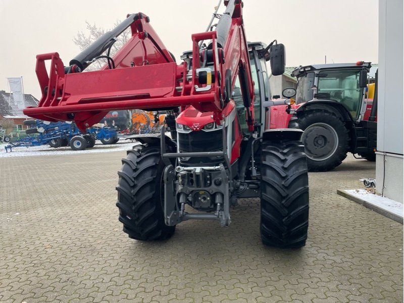 Massey Ferguson 6S.135 Dyna-VT EFFICIENT