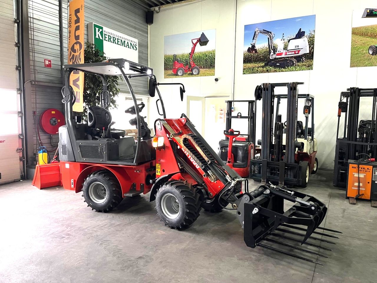 Diverse kniklader minishovel shovel wiellader