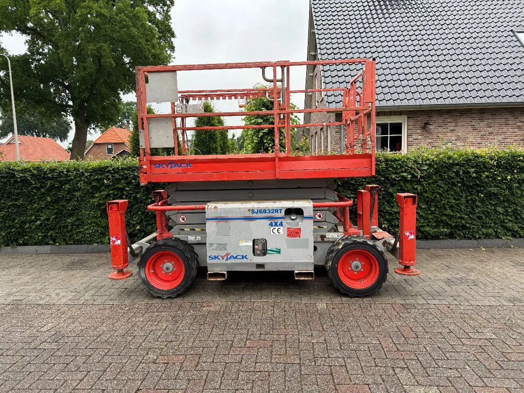 Skyjack sj 6832 rt