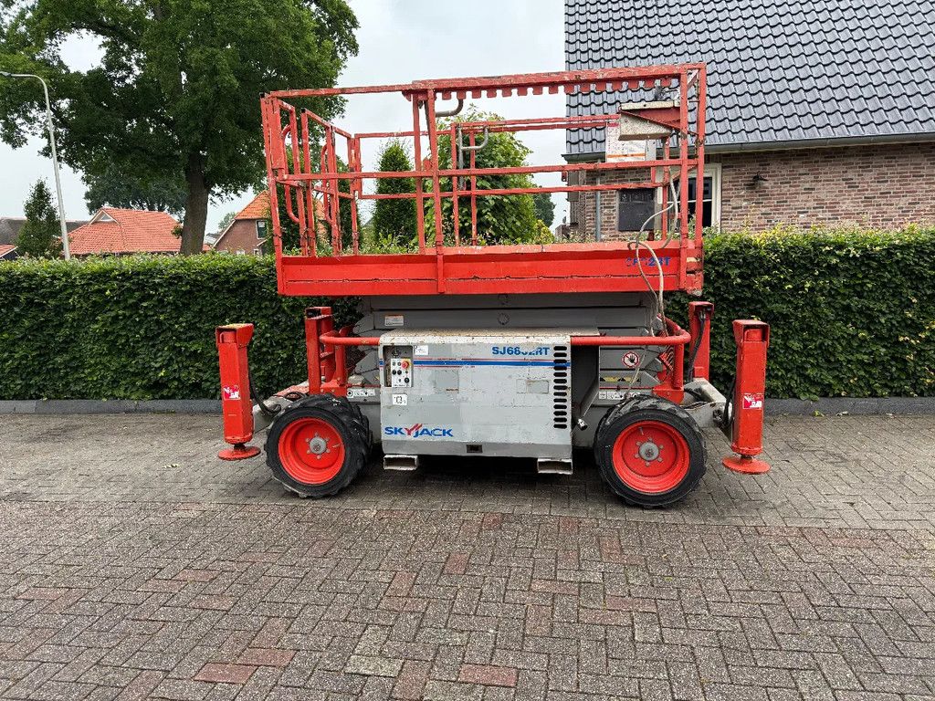 Skyjack sj 6832 rt