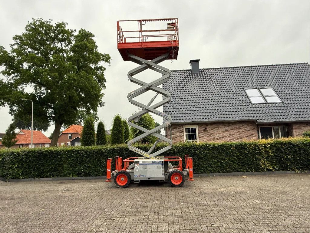 Skyjack sj 6832 rt