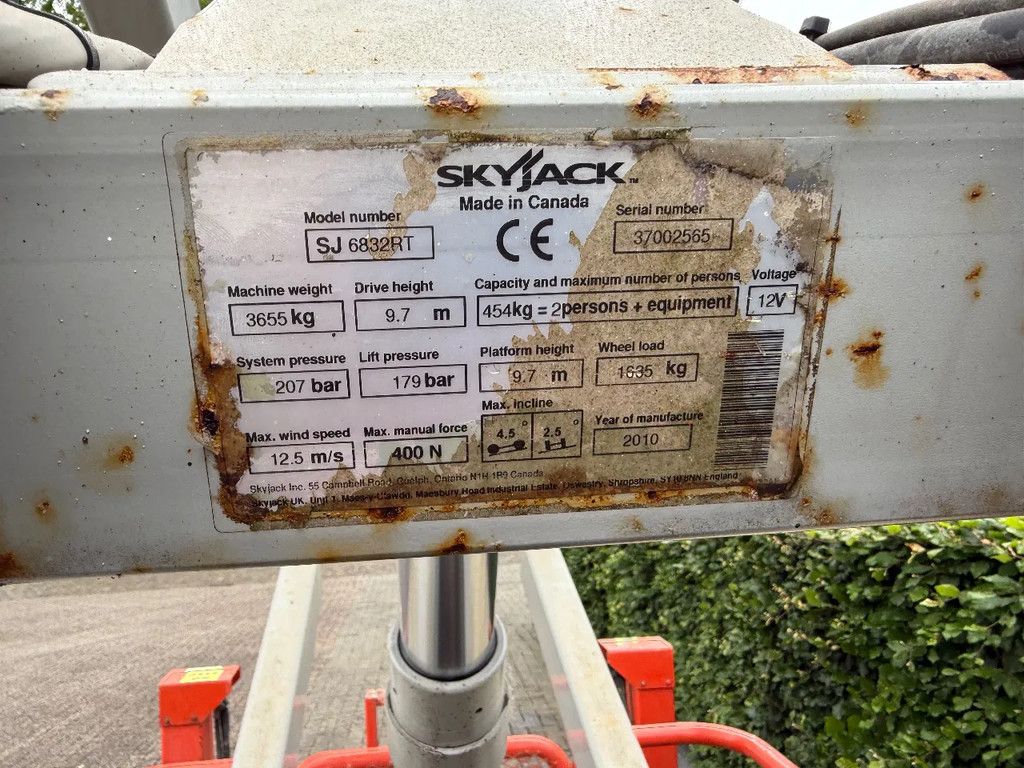 Skyjack sj 6832 rt