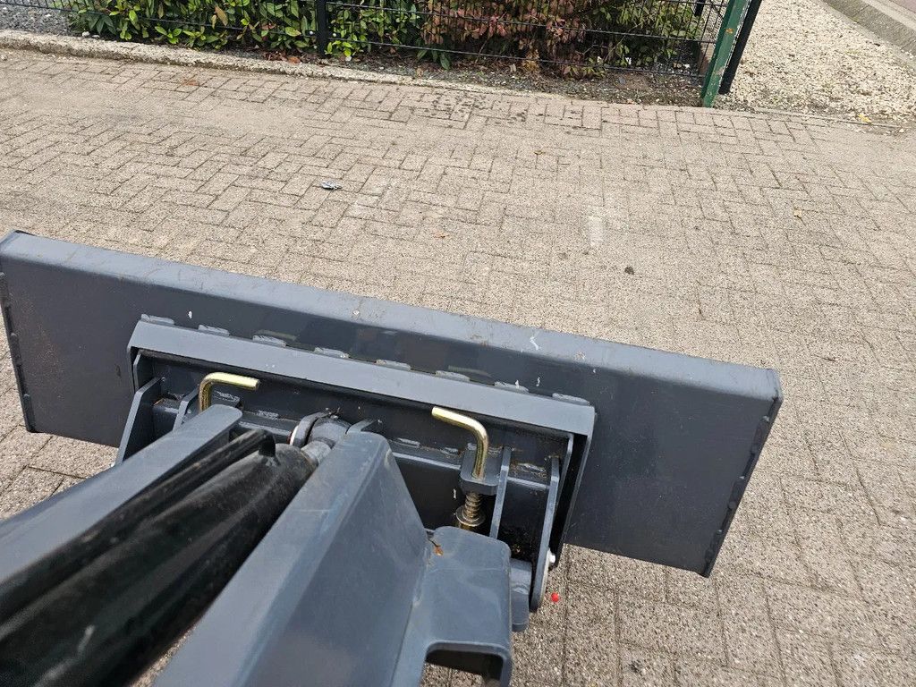 Bobcat Skidster loader shovel ck80