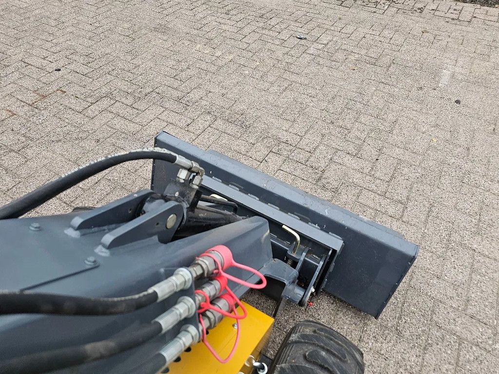 Bobcat Skidster loader shovel ck80