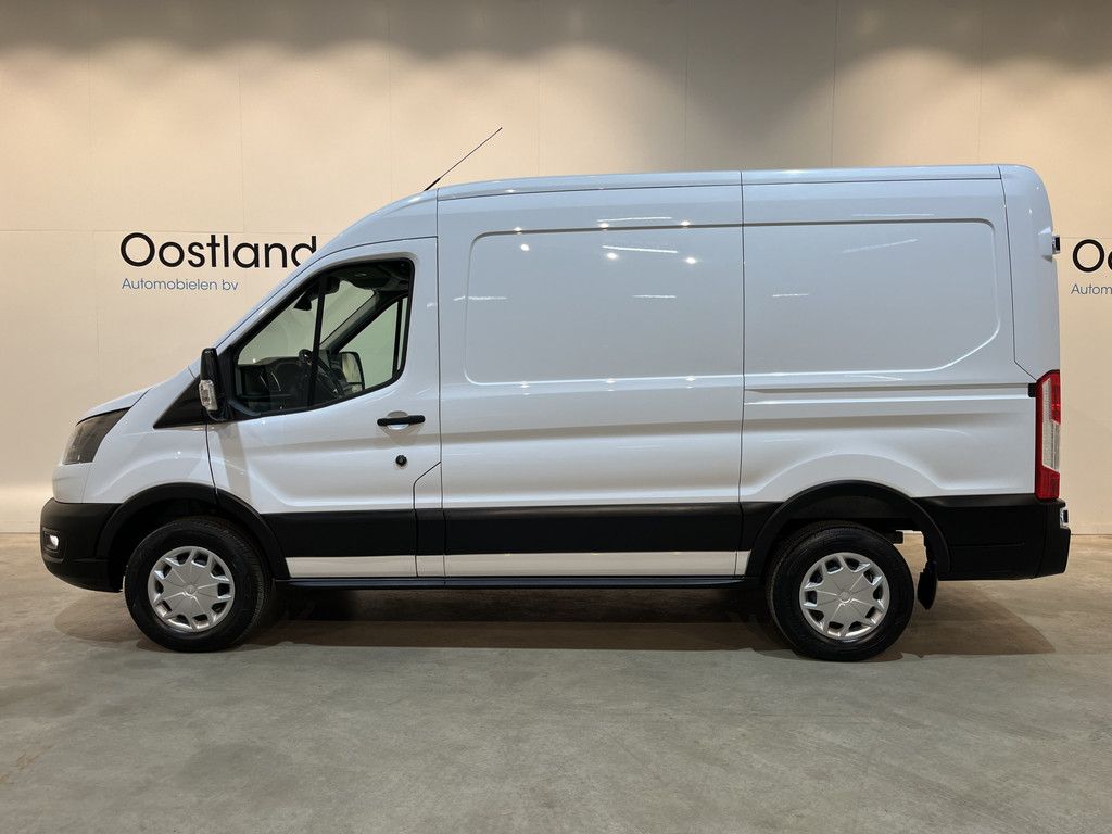 Ford E-Transit L2H2 Trend 68 kWh 184 PK / 100% Elektrisch !! / Airco / Cruise Control / CarPlay / Camera / Navigatie / 3-Zits / 15.500 KM !!